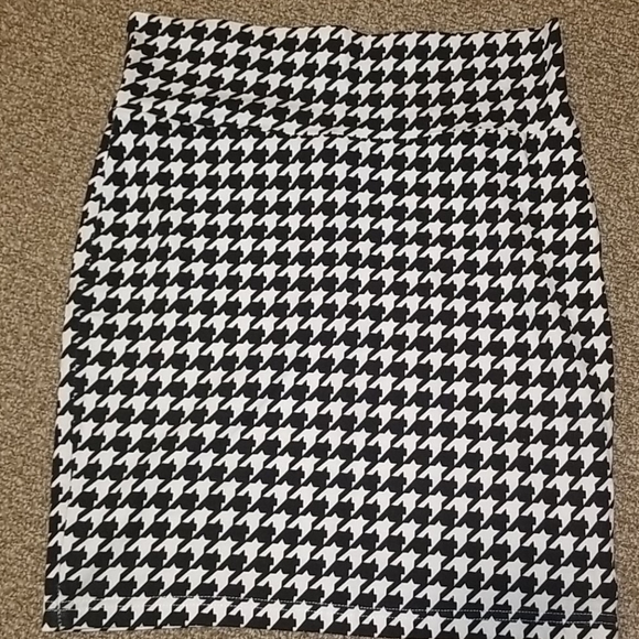 Skirts - Picture 2 of 7